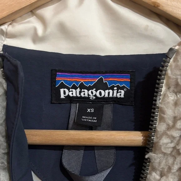 Patagonia Cream Fleece Hooded Jacket - Picture 2 of 3